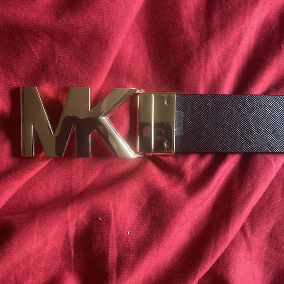 💎Michael Kors lg belt buckle reversible belt💎 - Picture 2 of 3